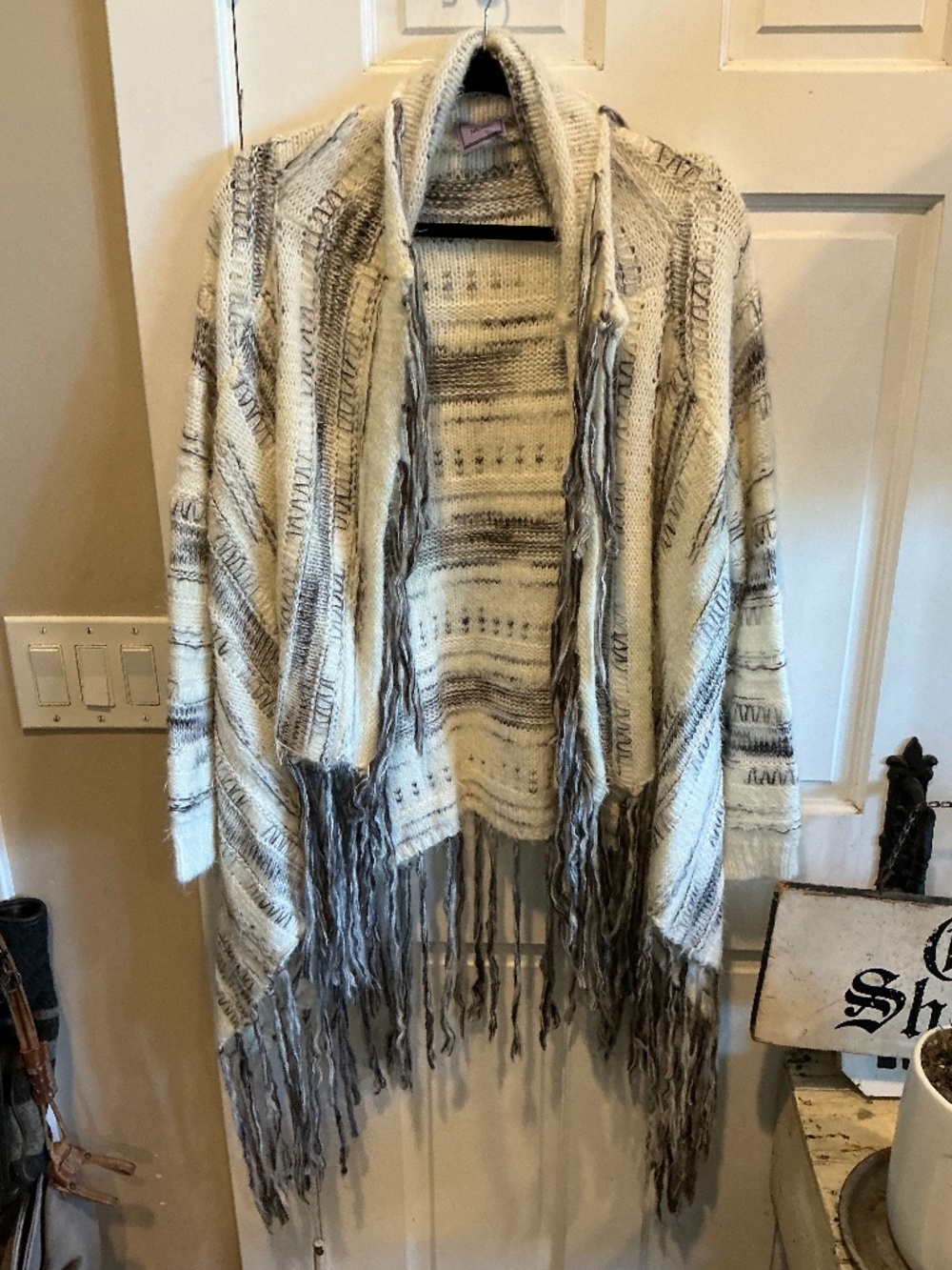 Michelle Nicole cardigan sweater perfect for Fall!  Wool blend. Size medium